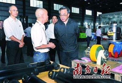 胡春華:推進創(chuàng)新驅(qū)動發(fā)展 奮發(fā)有為抓好經(jīng)濟工作