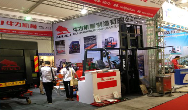 牛力參展產(chǎn)品：堆高車、汽車升降尾板、電動搬運(yùn)車等