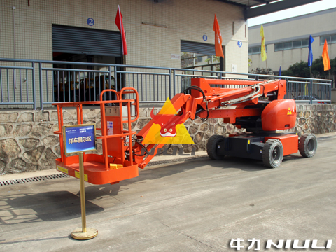 牛力亮相鶴山市投資環(huán)境推介會(huì)、專用車產(chǎn)業(yè)孵化中心